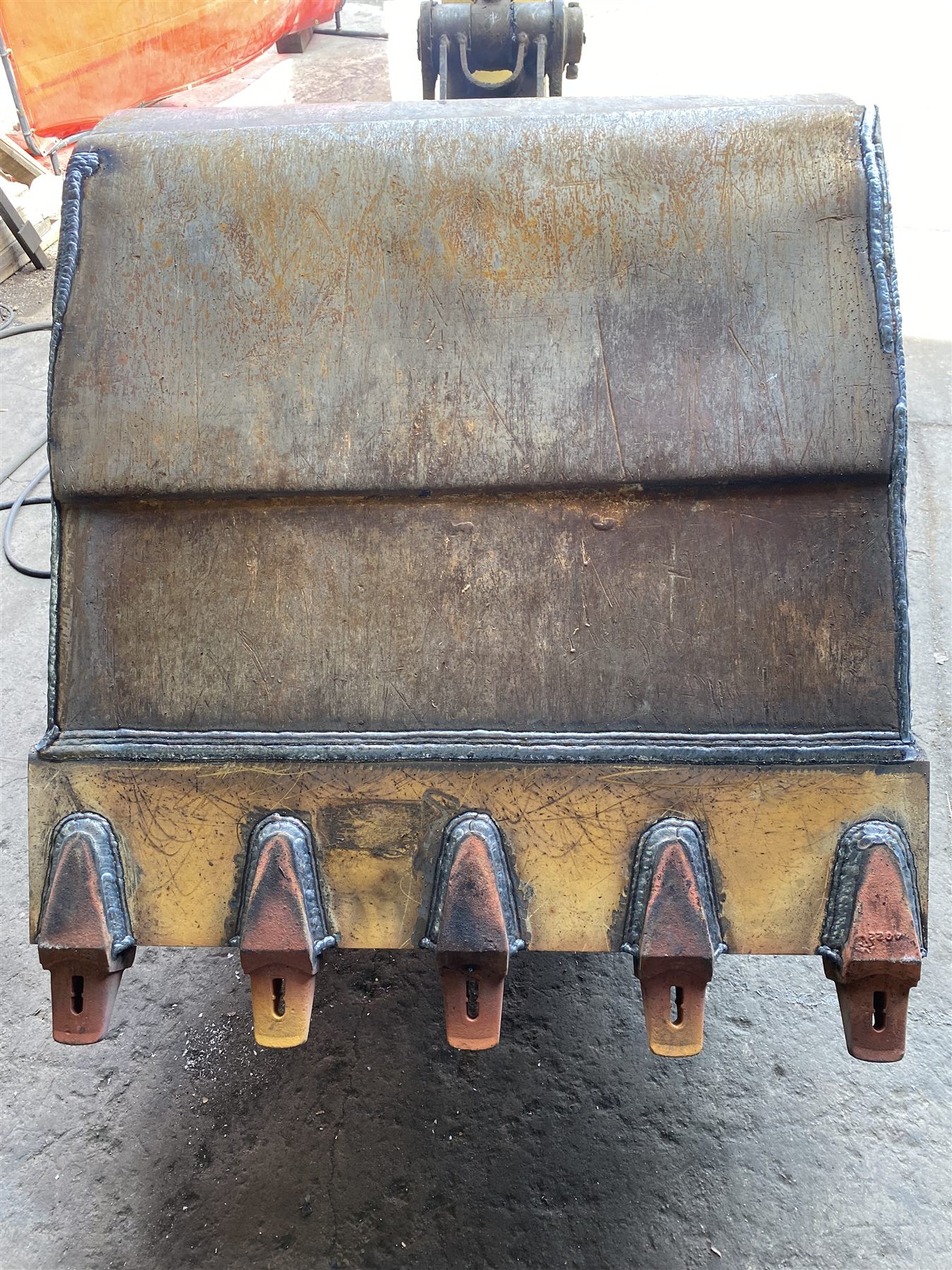 Heavy equipment bucket welding in Boise